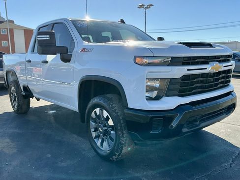 Used 2024 Chevrolet Silverado 2500 Custom w/ Custom Value Package image 5