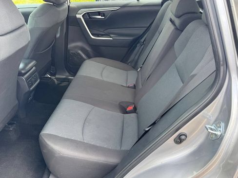Used 2025 Toyota RAV4 XLE AWD/4WD image 13