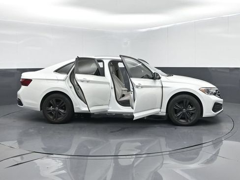Used 2024 Volkswagen Jetta SE FWD image 66