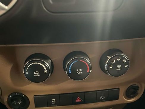 Used 2013 Jeep Wrangler Rubicon w/ PWR Convenience Group AWD/4WD image 19