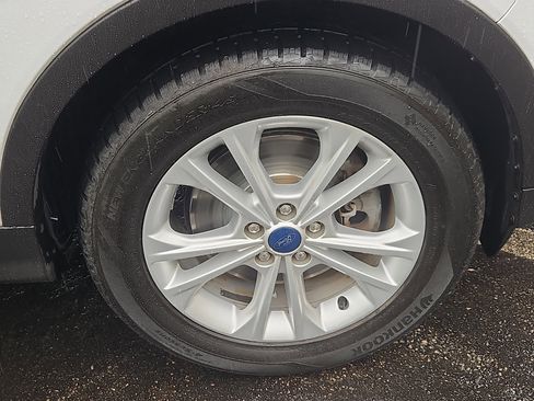 Used 2017 Ford Escape SE w/ SE Cold Weather Package AWD/4WD image 26