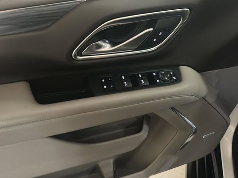 Used 2022 GMC Yukon XL SLT w/ SLT Premium Package AWD/4WD image 12