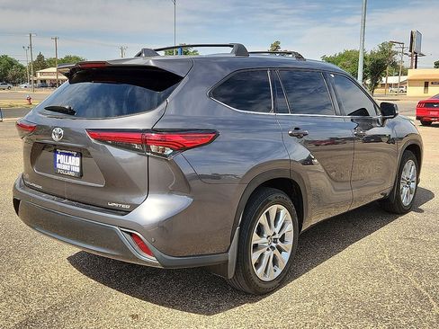 Used 2023 Toyota Highlander Limited FWD image 4