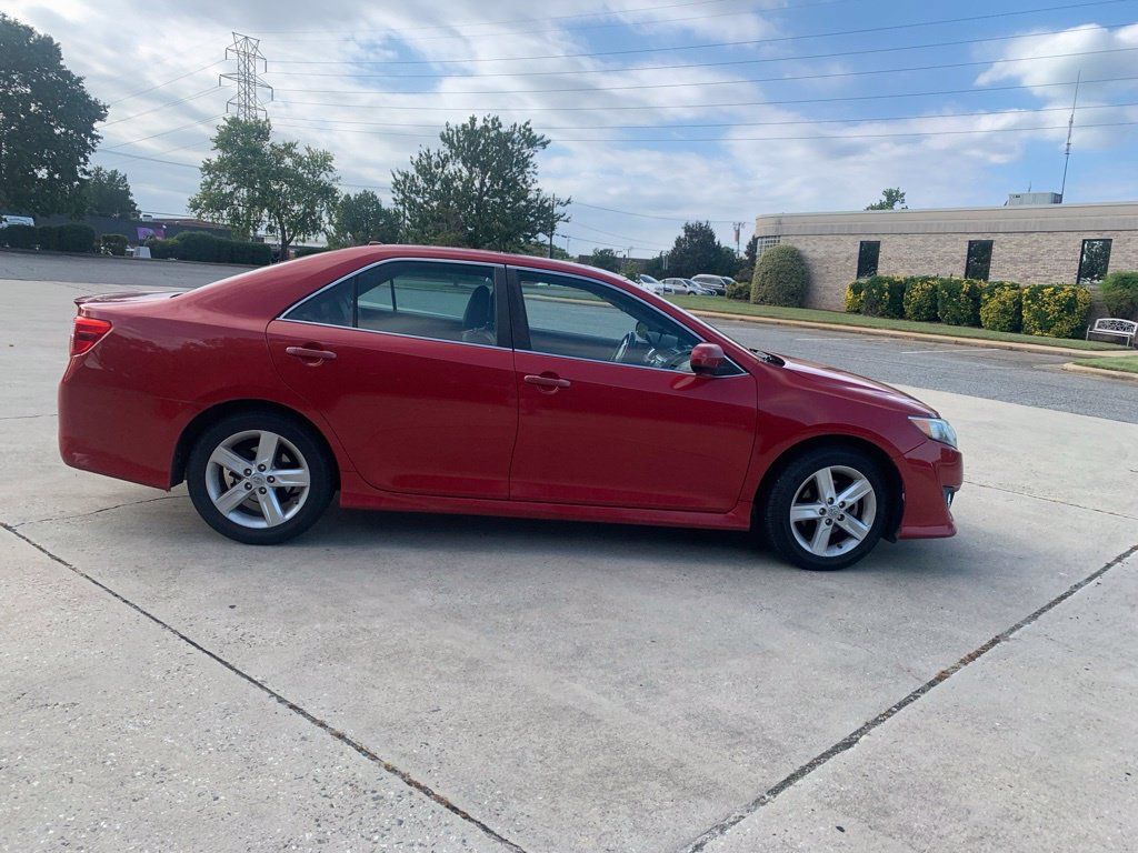 Used 2012 Toyota Camry SE FWD image 8