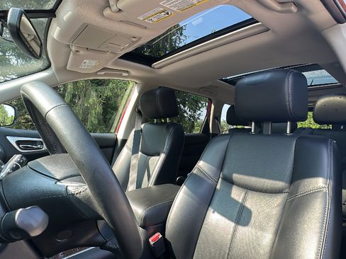 Used 2018 Nissan Pathfinder Platinum AWD/4WD image 15