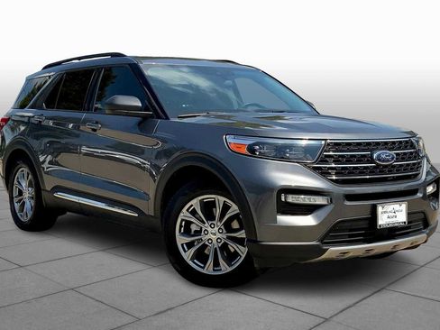 Used 2022 Ford Explorer XLT w/ Equipment Group 202A image 2