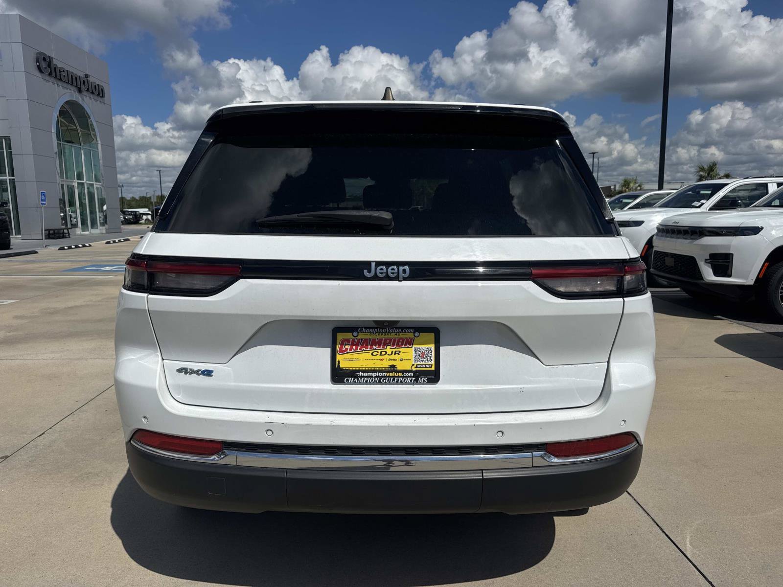 Used 2024 Jeep Grand Cherokee Limited 4xe AWD/4WD image 6