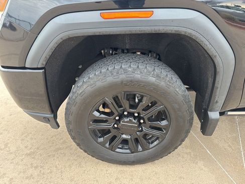 Used 2021 GMC Sierra 2500 Denali w/ Denali Black Diamond Edition image 9