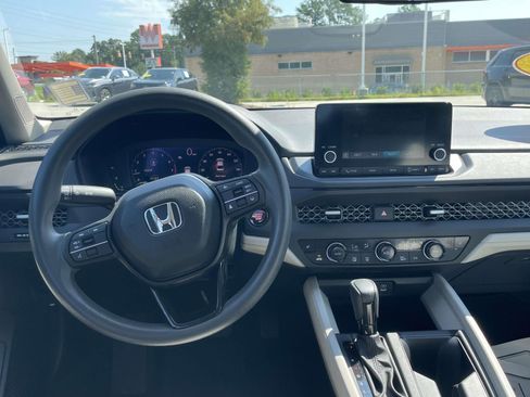 Used 2023 Honda Accord EX image 10