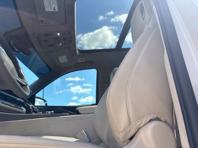 Used 2023 Cadillac Escalade Sport Platinum w/ LPO, ONYX Package AWD/4WD image 3