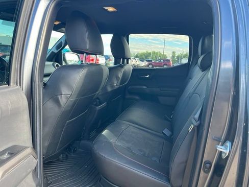 Used 2022 Toyota Tacoma TRD Off-Road AWD/4WD image 27