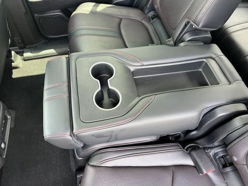 Used 2025 Honda Pilot Black Edition image 19