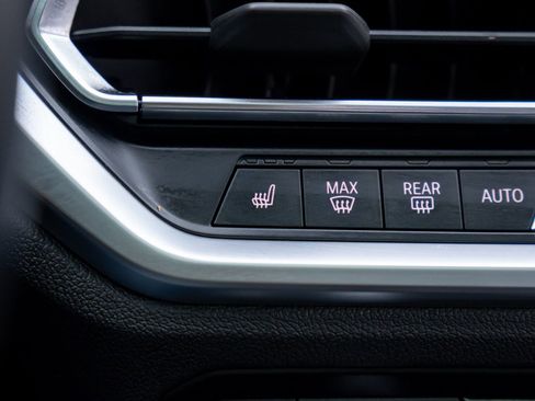 Certified 2022 BMW 330i xDrive Sedan w/ M Sport Package image 27