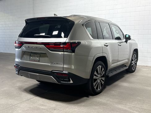 Used 2024 Lexus LX 600 4WD w/ Luxury Package image 7