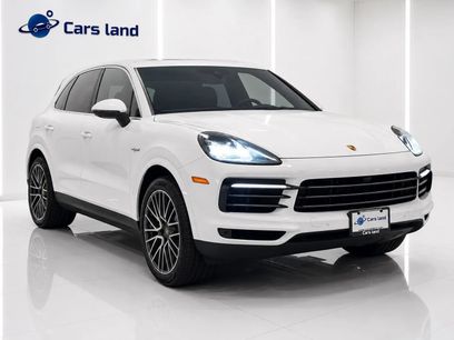 Used 2022 Porsche Cayenne E-Hybrid w/ Premium Package