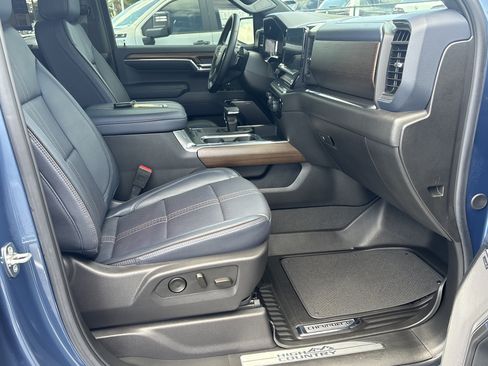 Used 2024 Chevrolet Silverado 1500 High Country w/ Z71 Off-Road Package AWD/4WD image 33