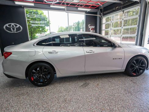Used 2018 Chevrolet Malibu LT w/ Leather Package FWD image 4