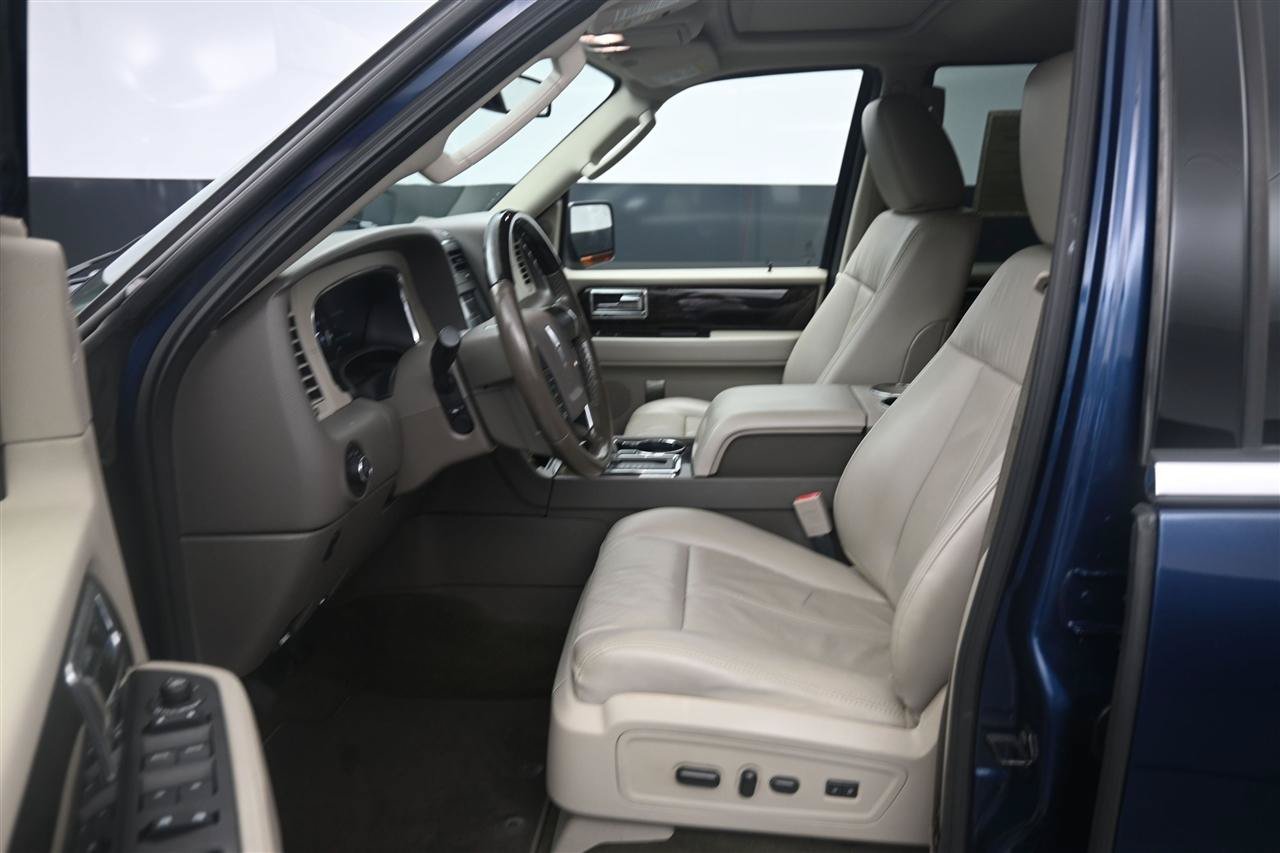 Used 2017 Lincoln Navigator Select AWD/4WD image 11