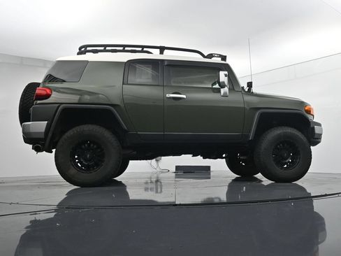 Used 2012 Toyota FJ Cruiser 4WD w/ Convenience Pkg image 38