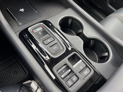 Used 2024 Honda Pilot Touring image 14