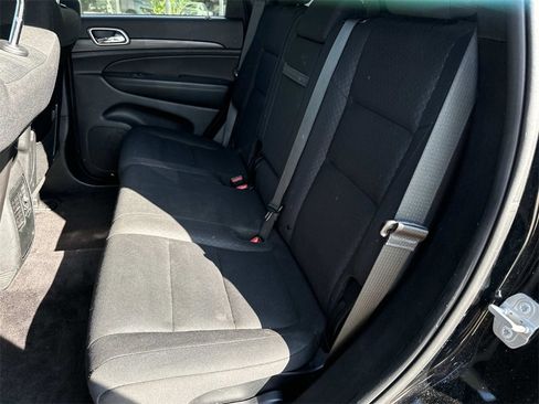 Used 2019 Jeep Grand Cherokee Laredo w/ 18" Wheel & 8.4" Radio Group image 11