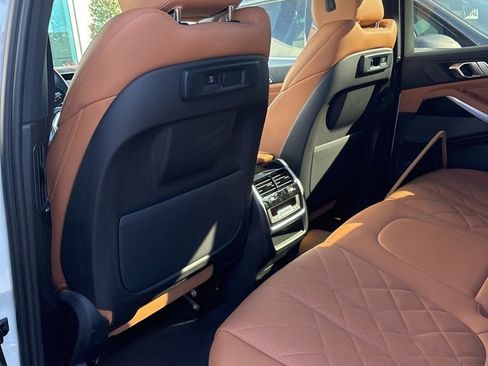 Used 2023 BMW X5 xDrive40i w/ Premium Package image 5