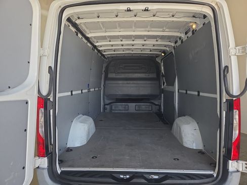 Used 2021 Mercedes-Benz Sprinter 2500 image 11