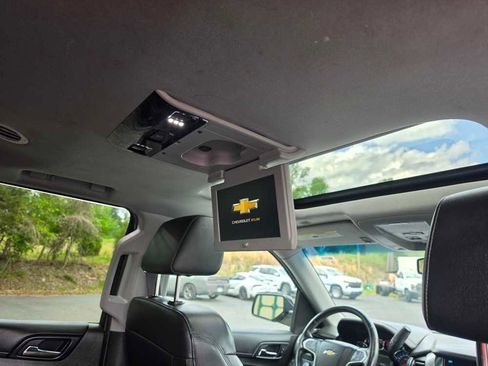 Used 2017 Chevrolet Suburban LT image 27