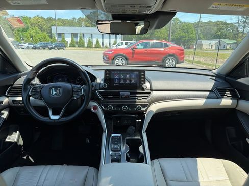 Used 2022 Honda Accord Touring image 11