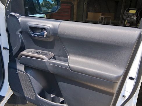 Used 2019 Toyota Tacoma TRD Sport AWD/4WD image 10