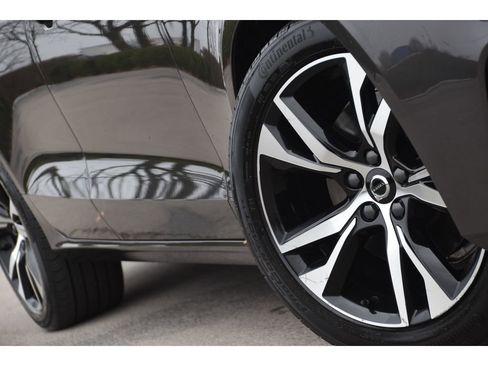 Certified 2023 Volvo S60 B5 Plus w/ Climate Package image 9