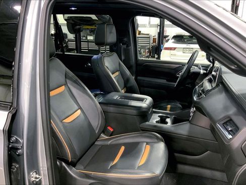 Used 2023 GMC Yukon XL AT4 image 8