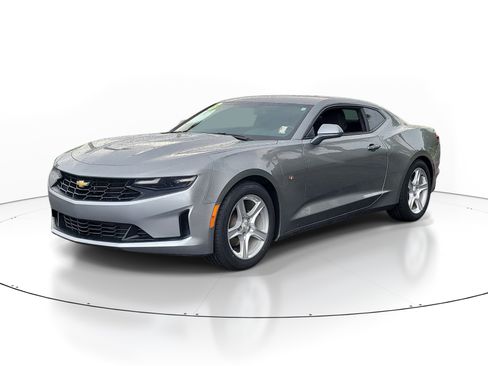 Used 2023 Chevrolet Camaro LT RWD image 3