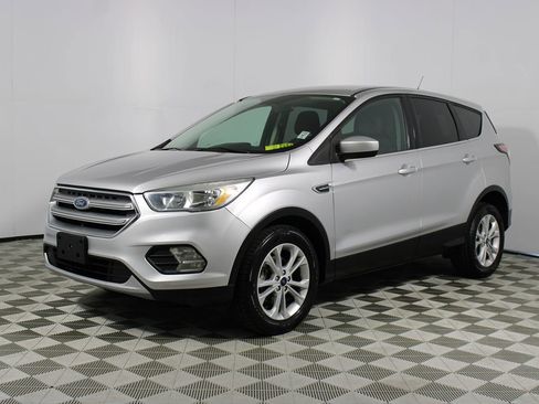 Used 2017 Ford Escape SE FWD image 3