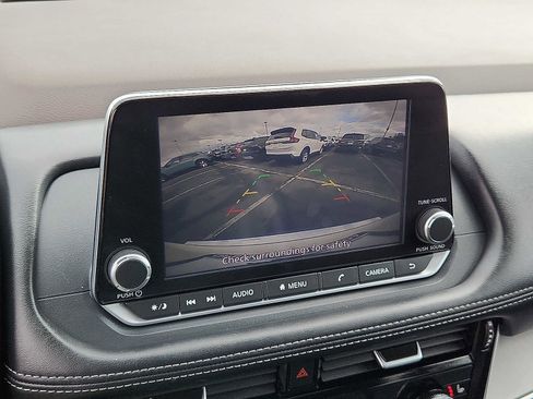 Used 2022 Nissan Rogue SV w/ SV Premium Package image 17