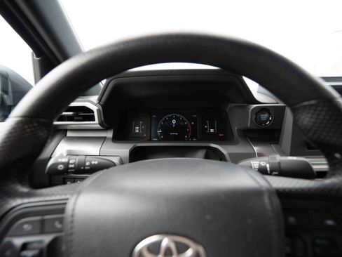 Used 2025 Toyota Tacoma SR5 AWD/4WD image 15