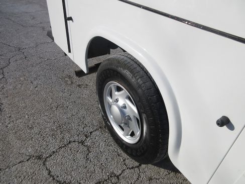 Used 2015 Ford E-350 and Econoline 350 Super Duty image 16