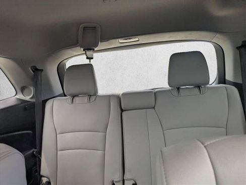Used 2022 Honda Pilot Touring image 17