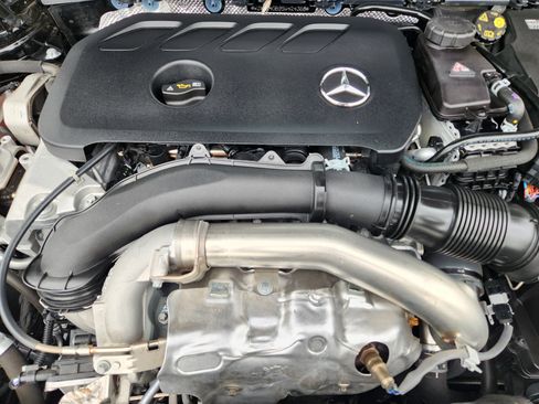 Used 2025 Mercedes-Benz GLB 250 image 23