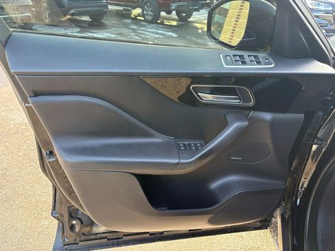 Used 2020 Jaguar F-PACE Premium image 30