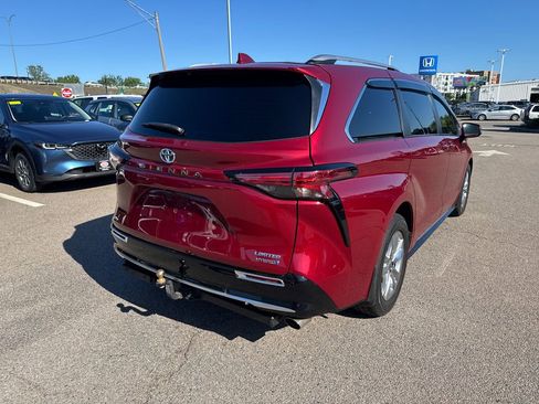 Used 2022 Toyota Sienna Limited AWD/4WD image 7