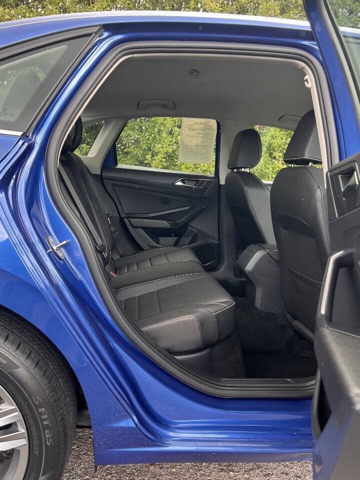Used 2024 Volkswagen Jetta SE FWD image 19