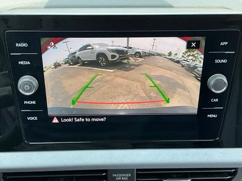 New 2026 Volkswagen Jetta SE FWD image 21
