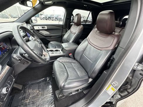 Used 2020 Ford Explorer Platinum w/ Premium Technology Package image 13