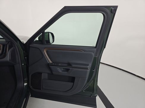 Used 2025 Rivian R1S Premium image 18