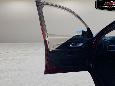 Used 2017 Chevrolet Equinox LT w/ Convenience Package image 38