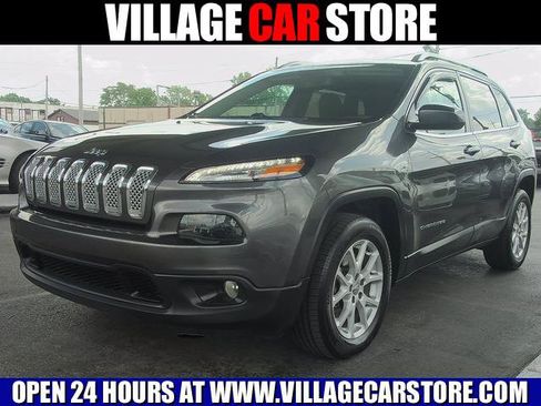 Used 2016 Jeep Cherokee Latitude w/ Cold Weather Group AWD/4WD image 1