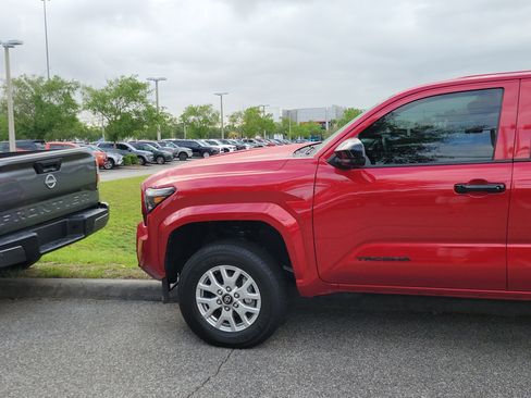 Used 2025 Toyota Tacoma SR image 22