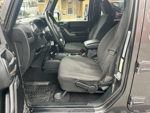 Used 2018 Jeep Wrangler Unlimited Sport S AWD/4WD image 23