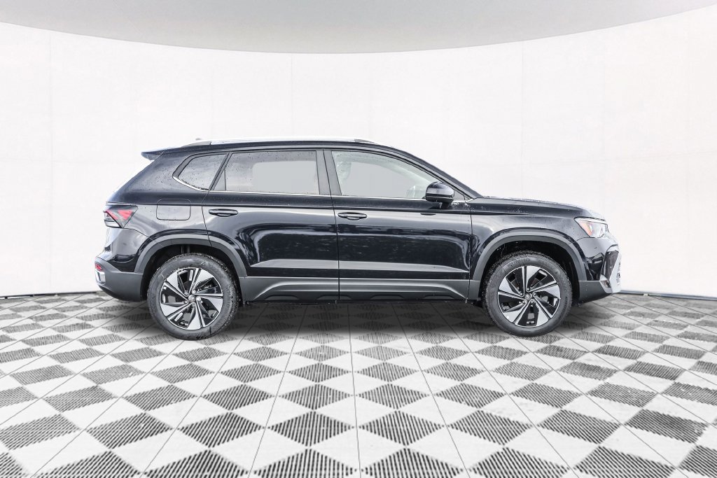 Used 2026 Volkswagen Taos SE AWD/4WD image 9